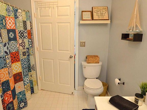 3rd image of 10003 Vanderbilt Cir APT 3