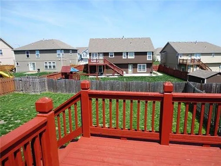 931 Wyndham Dr — Photo 3