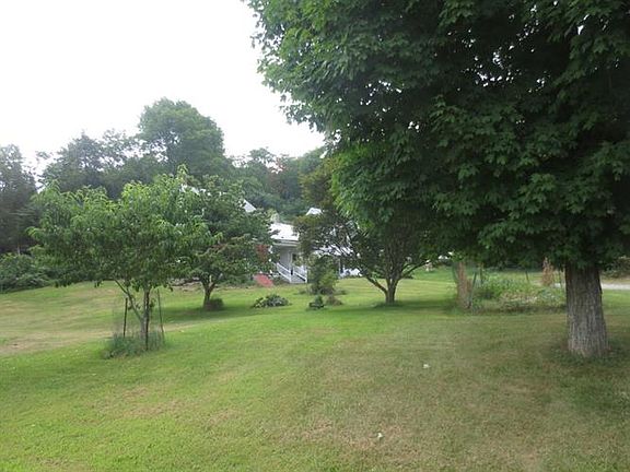 5th image of 27 Lakeshore Dr E