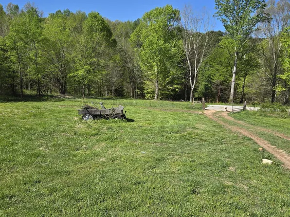 137 Claunch Loop, Tuscumbia, AL 35674