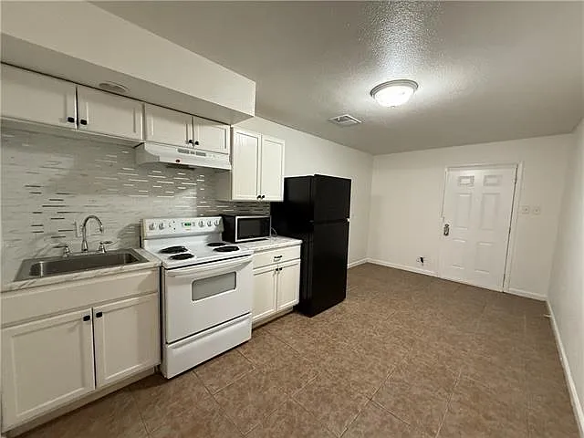 2005 Plaza Dr #1/2 — Photo 2