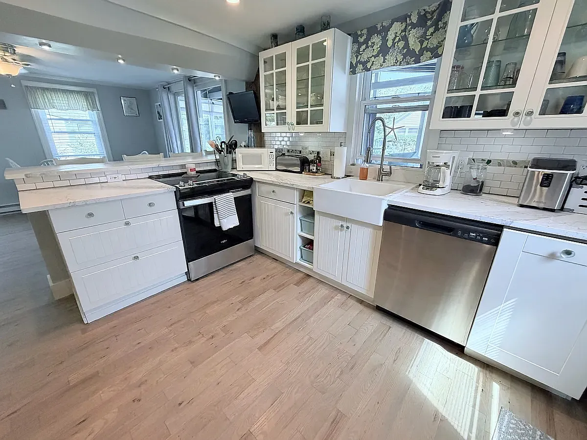 3 bed, 1152 sqft, $2,600 — Photo 3