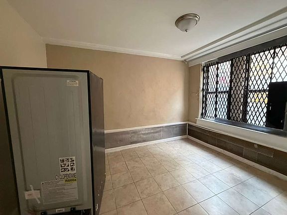 3rd image of 1027 Belmont Ave #2B