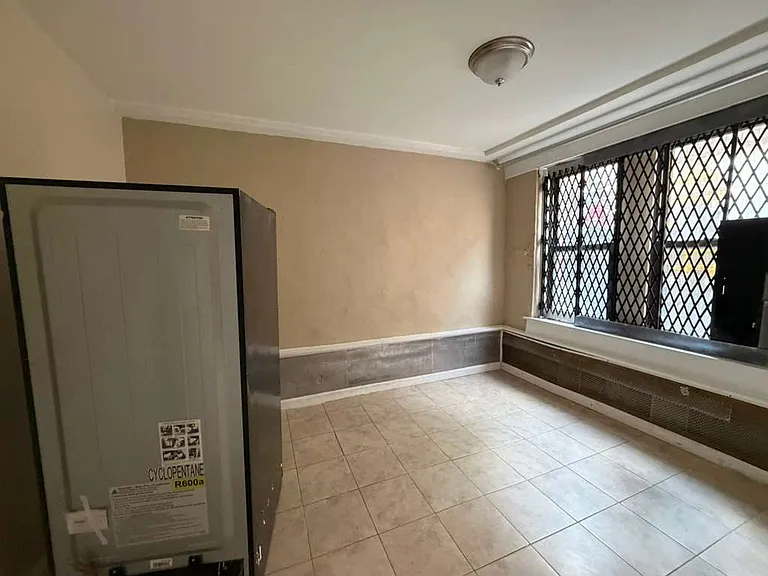1027 Belmont Ave #2B — Photo 3