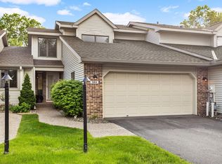584 Deer Ridge Ln S, Maplewood, MN 55119