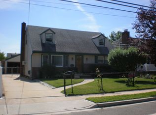44 Jefferosn Ave, Lynbrook, NY 11563