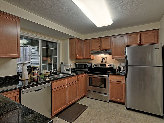 5th image of 10004 NE 122nd St #S101