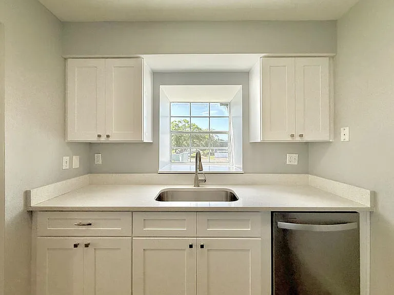 1712 Belleair Forest Dr #D — Photo 8