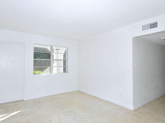 5th image of 548 Colfax Dr
