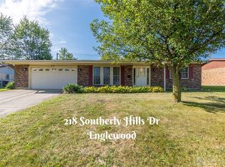 218 Southerly Hills Dr, Englewood, OH
