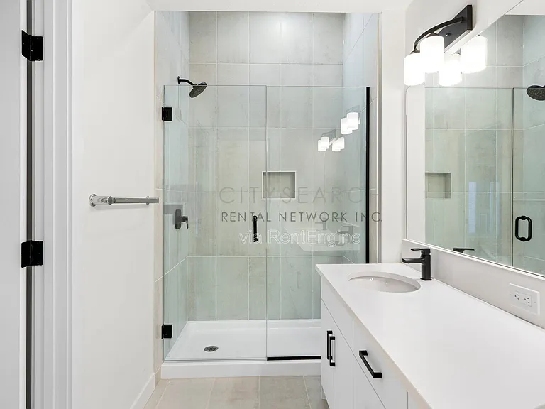 244 Sovereign Cres SW #1 — Photo 12