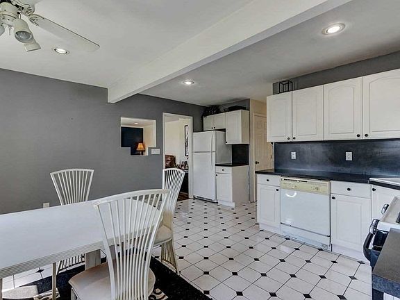 3rd image of 490 Grenadon Ln