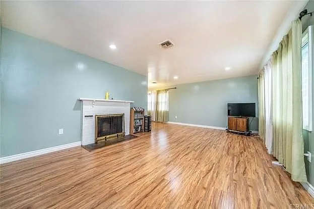 3847 S Redondo Blvd — Photo 7