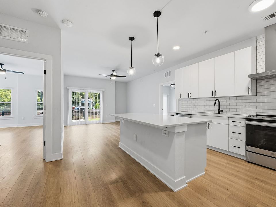 1st image of 3101 Govalle Ave #101