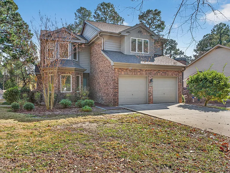 205 Club Villa Dr W — Photo 3