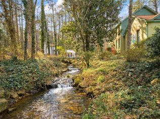 445 Longleaf Dr, Roswell, GA 30075