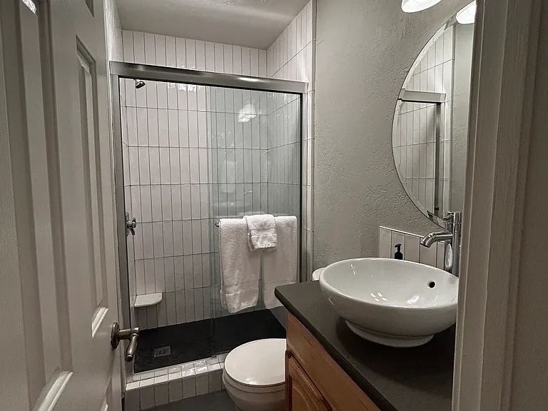 820 Oriole Way — Photo 12