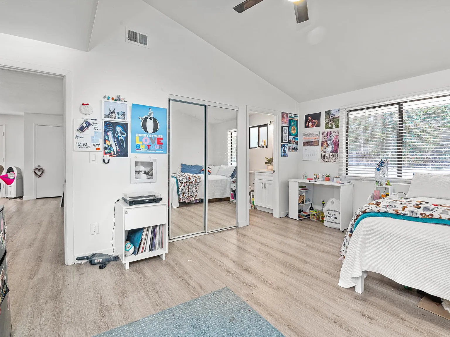 6 bed, 2155 sqft, $8,500 — Photo 4