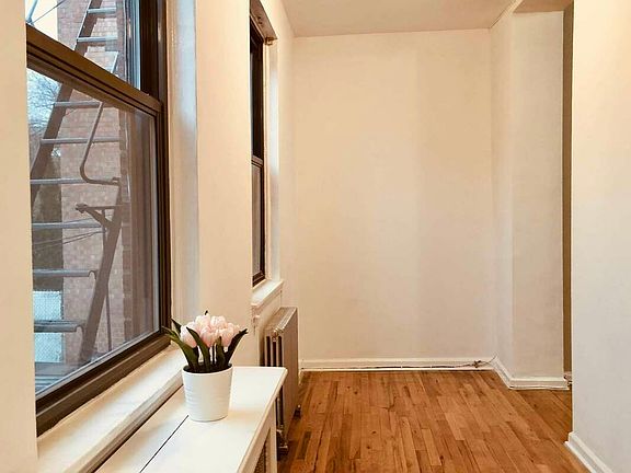 5th image of 15 Douglass St