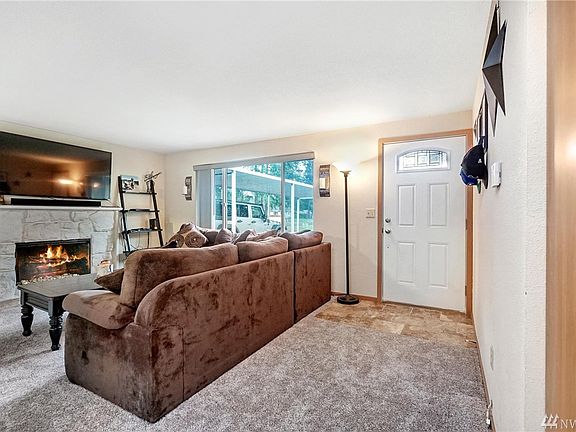 4th image of 11627 213th Avenue Ct E