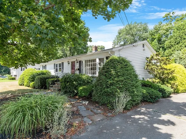 8 Lois St, Newburyport, MA 01950