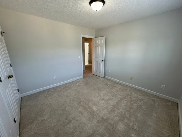 113 Ashton Ln — Photo 15