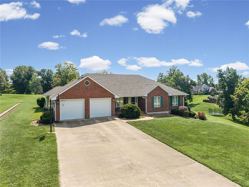 1st image of 111 Walnut Dr