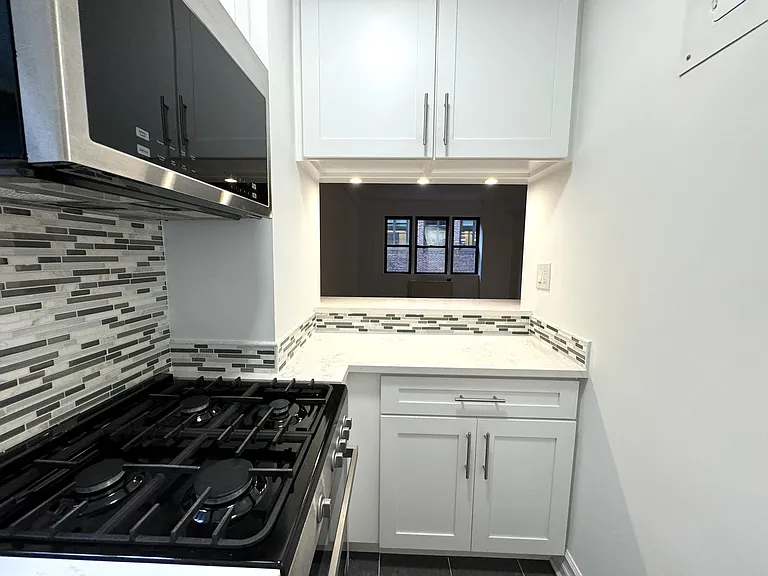 240 E 46th St #6C — Photo 5