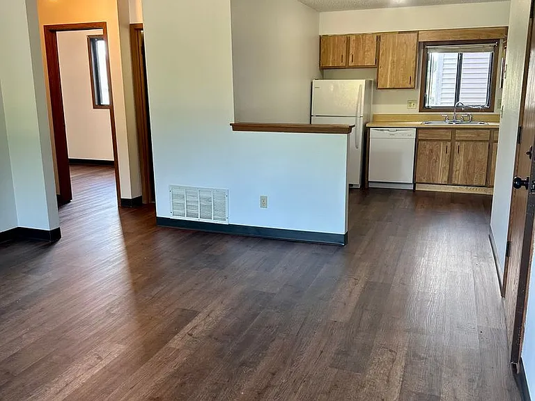 2 Bedroom 1 Bathroom Apartments — Photo 6