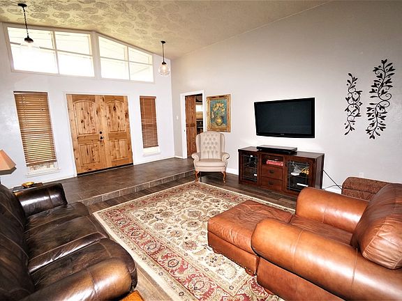 3rd image of 3201 Bainbridge Dr