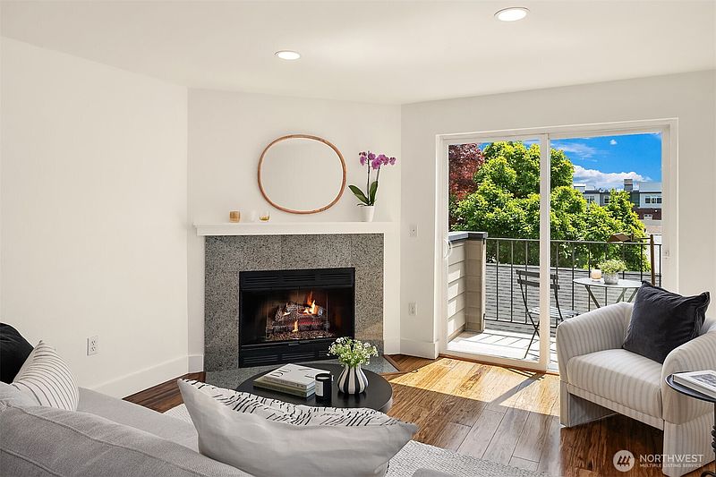 4th image of 4831 Fauntleroy Way SW #305