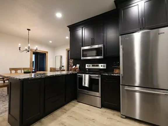 2nd image of 1046 State St