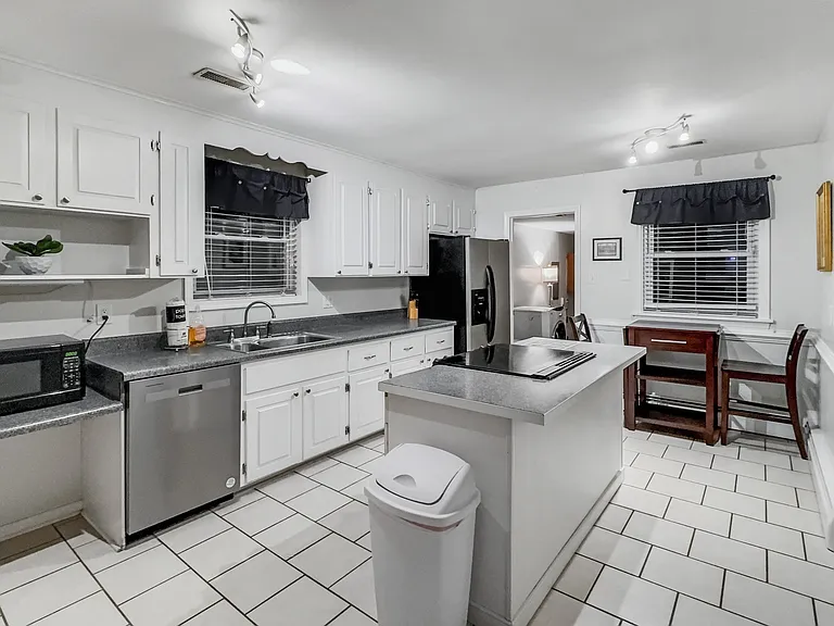 5525 S Garthdale Rd — Photo 4