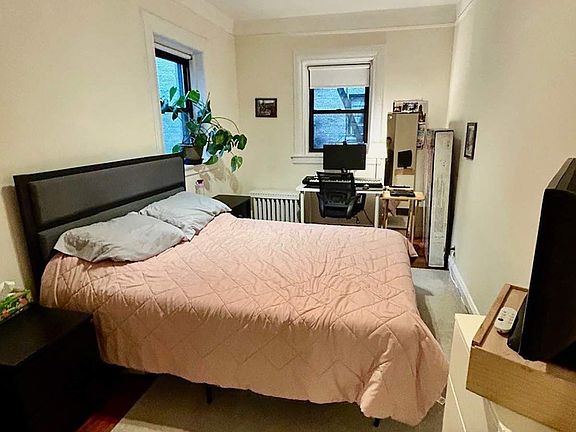 5th image of 309 W 71st St APT 3B