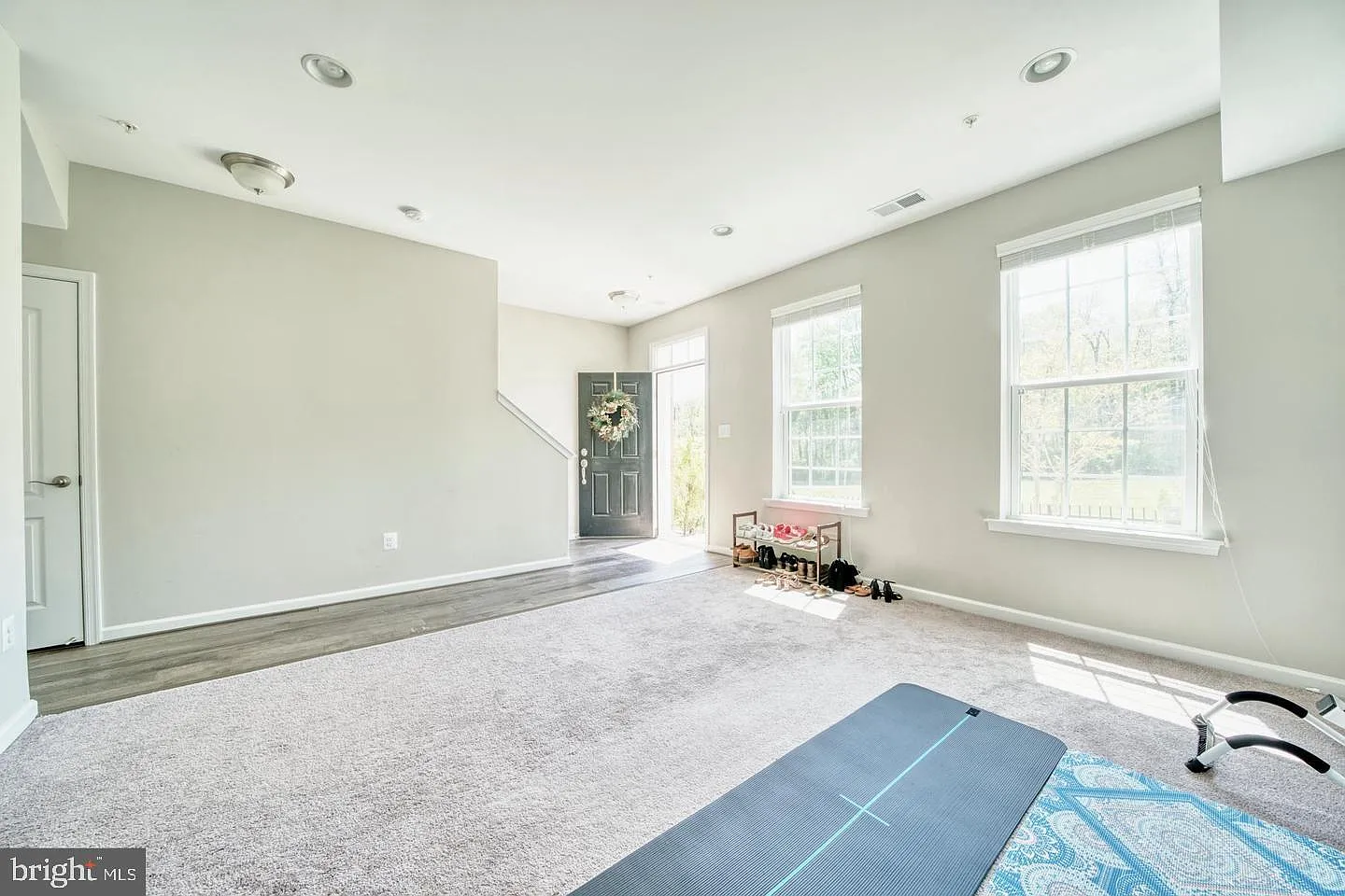 3 bed, 4.0 bath, 2280 sqft, $3,100 — Photo 4
