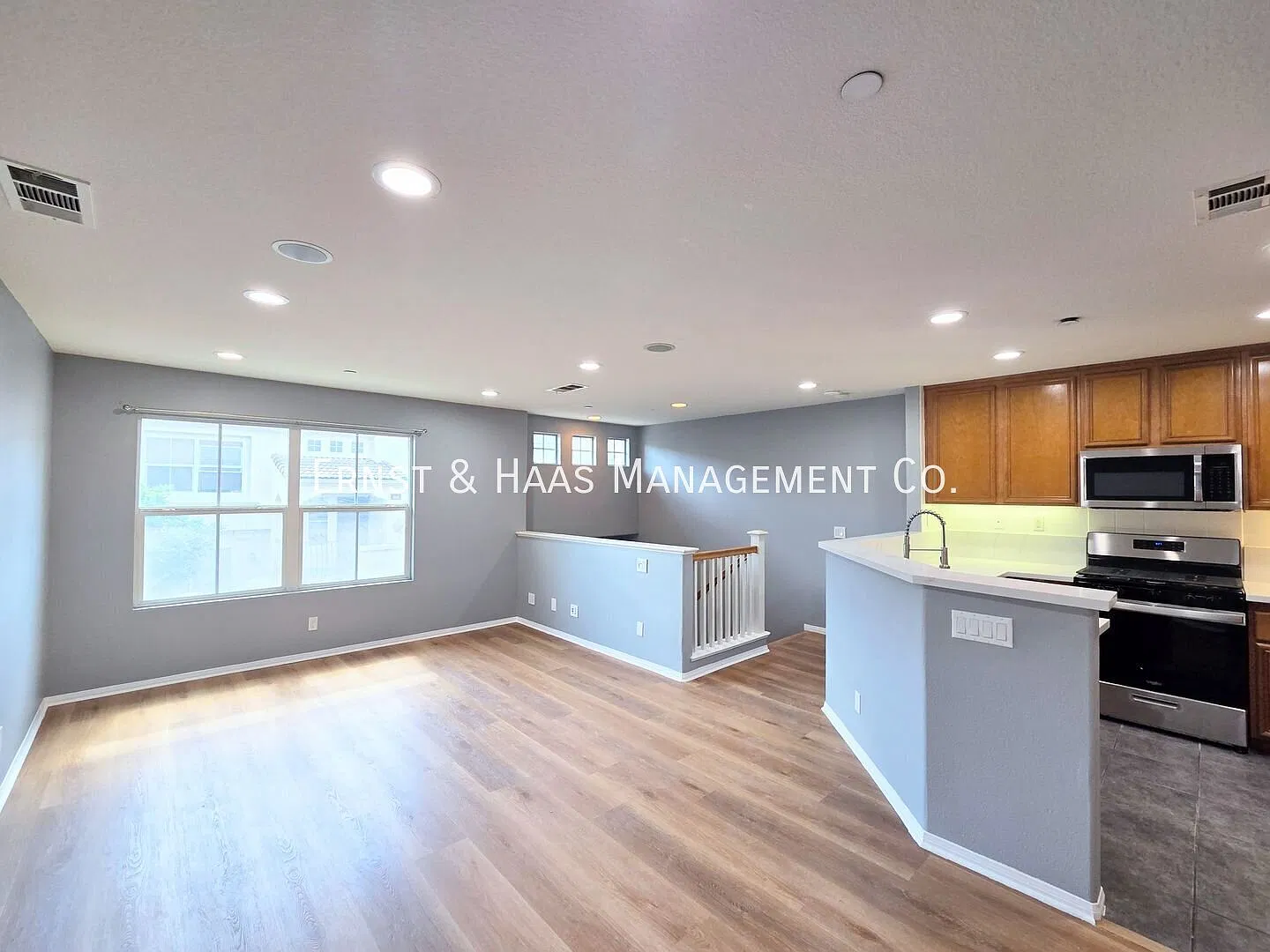 Luxury Tri-Level Condo in Prime Irvine Location 2-Bedroom, 2.5-Bathroom, with 2-Car Garage! — Photo 4