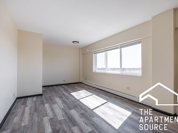 2nd image of 1430 Chicago Ave #208