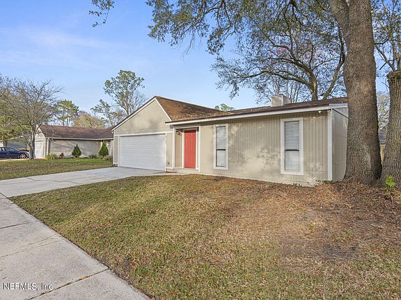 3rd image of 8167 CORALBERRY Lane W