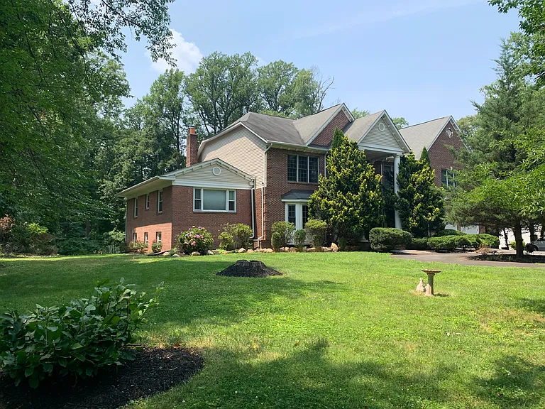 5124 Kenwood Dr — Photo 2