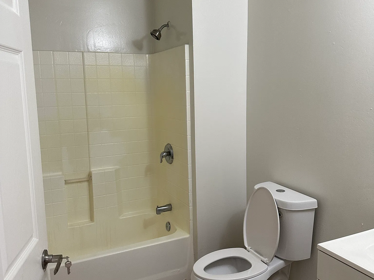 2 bed, 800 sqft, $1,100 — Photo 2