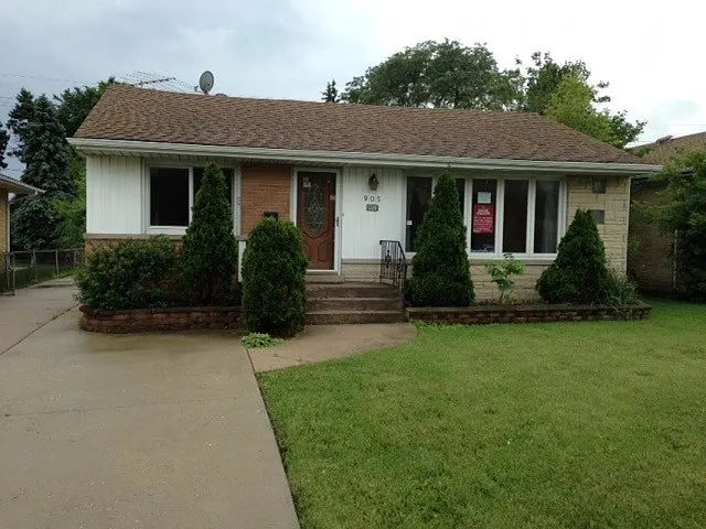 905 Oakton St photo 1