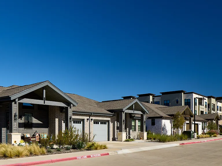 Avenida Carrollton - 55+ Active Adult Apartment Homes — Photo 27