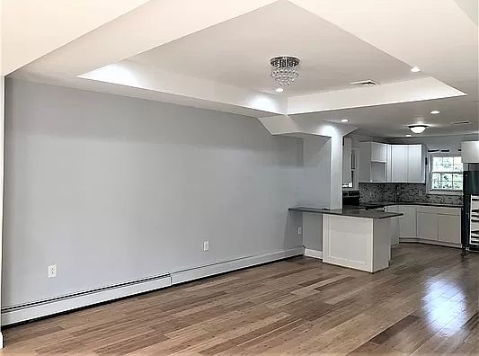 4th image of 729 E 218th St #1