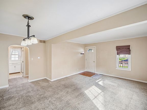 4th image of 1326 Bundy St