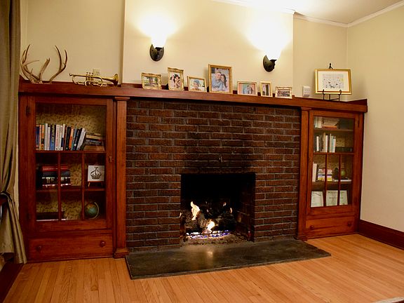 Gas Fireplace & Built-ins