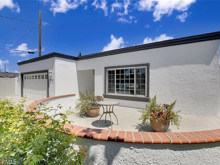 1015 E Walnut Ave — Photo 3