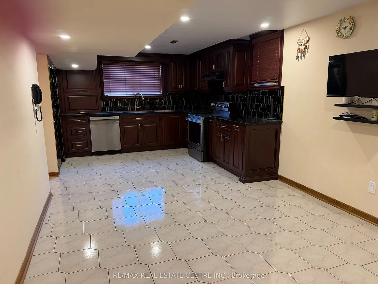1 bed, $2,300 — Photo 4