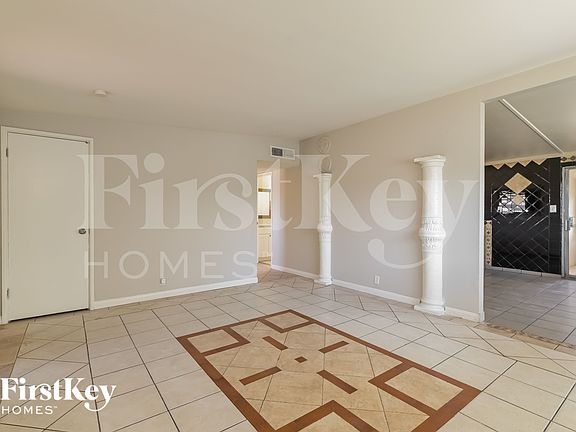 4th image of 1612 Capistrano Ave