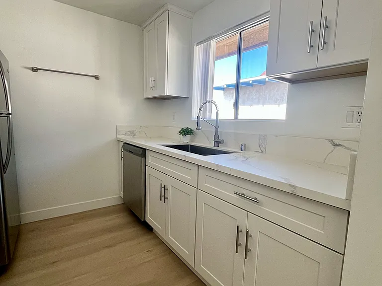 1811 Armour Ln #28 — Photo 3
