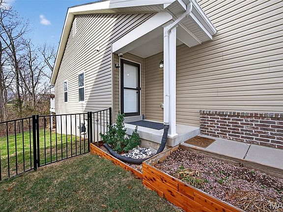 3rd image of 644 Fair Bluff Dr